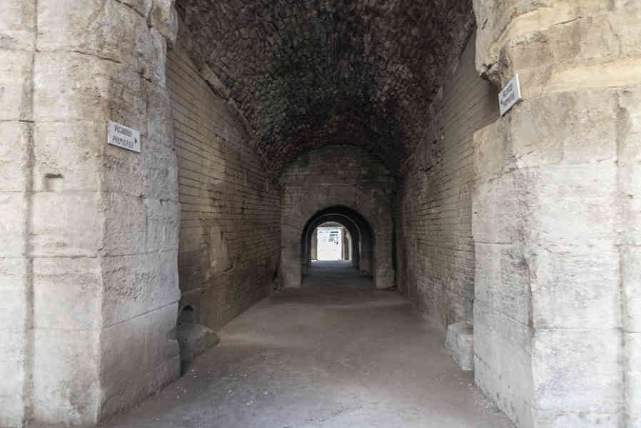 Francia - Arles 019 - Anfiteatro.jpg